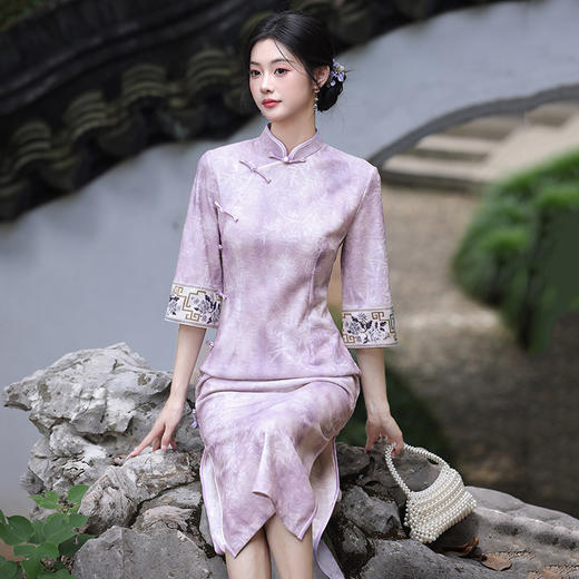 紫色国风新中式中袖旗袍，改良年轻款复古修身收腰春旗袍SC22022 商品图3