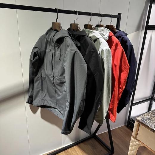 Gam*a全压胶无缝工艺 高弹锦纶软壳防风透气防水 耐磨 双口袋  可调节帽檐！夹克外套 商品图0