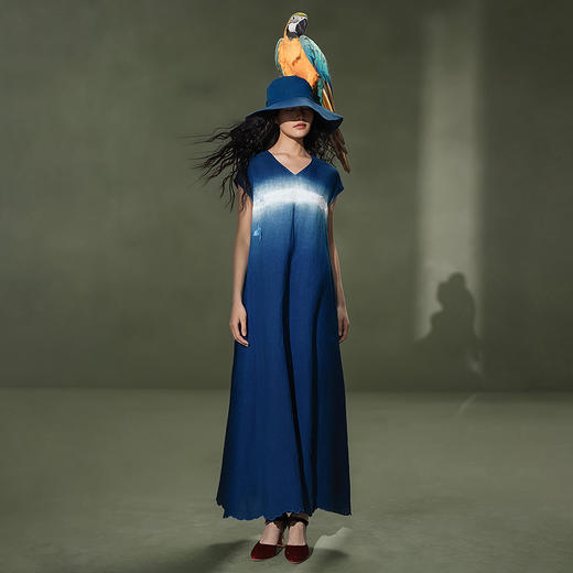 【林栖设计小店】植物染色|手工植物蓝蝴蝶钉花优雅2026夏新款亚麻连衣裙1962057 商品图1