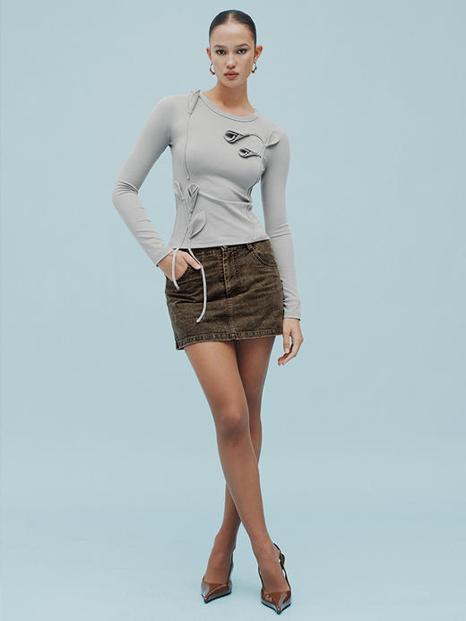 TR她热 花花小姐 灰色螺纹手工花朵飘带设计感复古修身显瘦打底衫上衣 商品图0