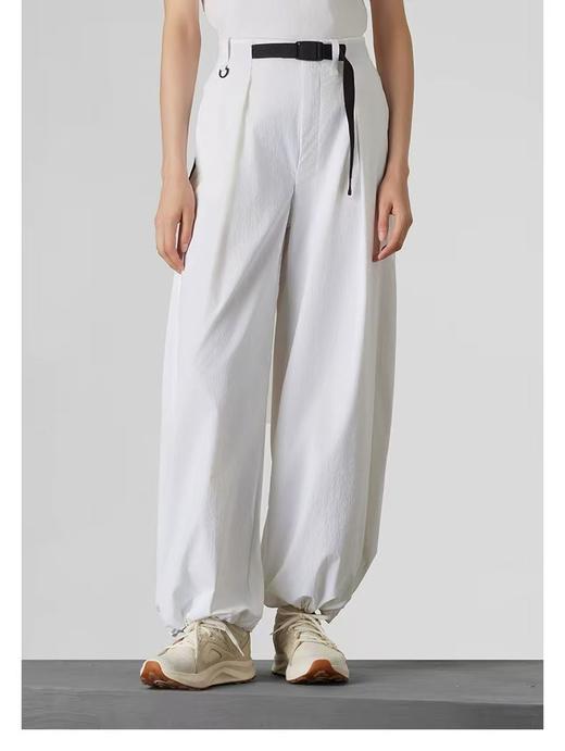 点此购买 北面春秋季女士防风防泼水脚口可收可松休闲长裤 bk 341872 商品图6