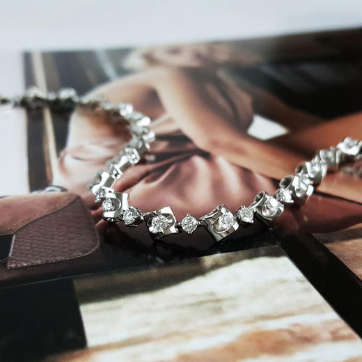 六福珠宝AU750白金时尚简约1.755克拉群镶钻石手链17CM（皆取最大值）280226HSD45 商品图3