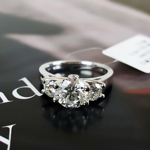 【天然正品】AU750白金经典简约三钻款皇冠镂空造型1.50克拉钻石戒指12号（戒圈可改）050326NJS29 商品图5