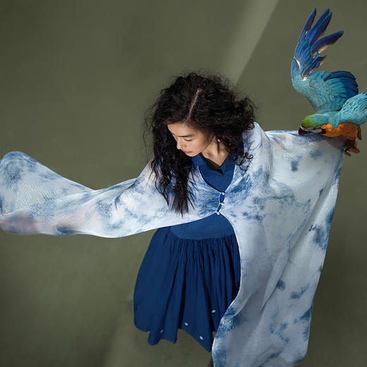 【林栖设计小店】植物染色|手工植物蓝金线顺纡绉优雅百搭2026夏新款披肩2962025 商品图5