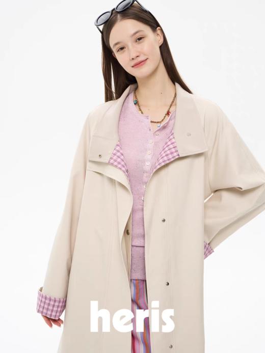 heris/H61106/“浅春系”格纹拼接层次感 立领宽松阔型质感长款风衣 商品图2