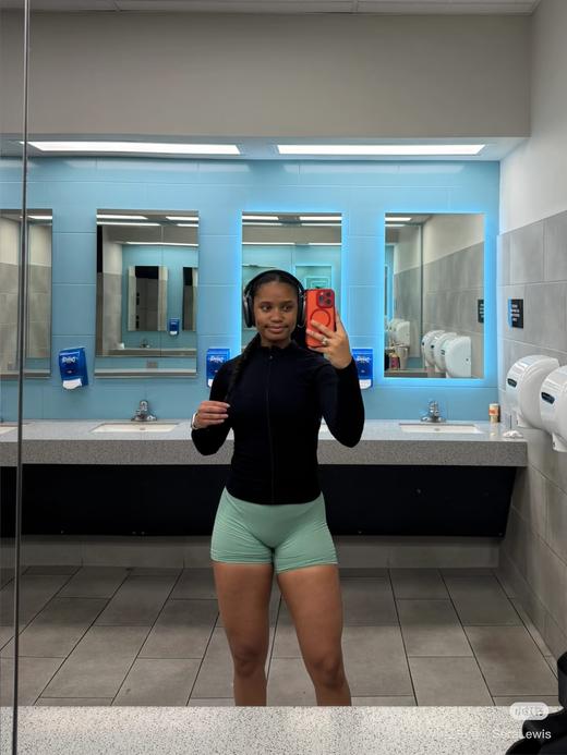 一店d 𝐃𝐬𝐭 WOMEN'S TRAINING针织外套 专属于女孩子的“综训”夹克 弹力修身剪裁 勾勒利落线条 不拘紧却有自然的塑形效果 上身看起来挺拔又有精神 穿上直接get运动系美女 商品图11