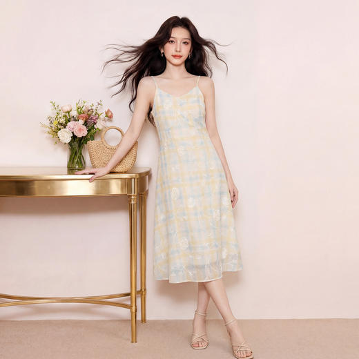 奢姿大码女装2026夏季胖妹妹时尚格纹刺绣吊带连衣裙气质减龄长裙9962836007B 商品图0