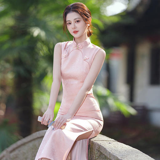粉色无袖新中式长款改良旗袍，2026新款年轻款女高级感礼服 SC23023 商品图2