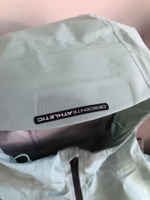 点此购买 迪桑特春秋季男女款户外硬壳全压胶连帽冲锋衣 kk 341967 商品图10