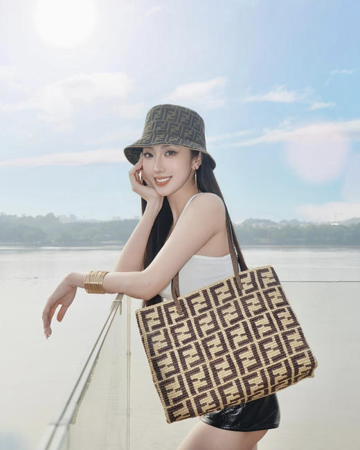 F字母老花双面戴渔夫帽 商品图0