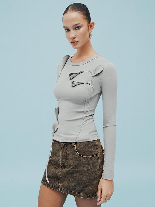 TR她热 花花小姐 灰色螺纹手工花朵飘带设计感复古修身显瘦打底衫上衣 商品图1