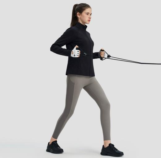 一店d 𝐃𝐬𝐭 WOMEN'S TRAINING针织外套 专属于女孩子的“综训”夹克 弹力修身剪裁 勾勒利落线条 不拘紧却有自然的塑形效果 上身看起来挺拔又有精神 穿上直接get运动系美女 商品图7