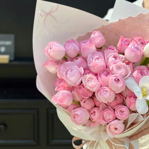 《春之约》草莓杏仁饼郁金香花束 商品图2