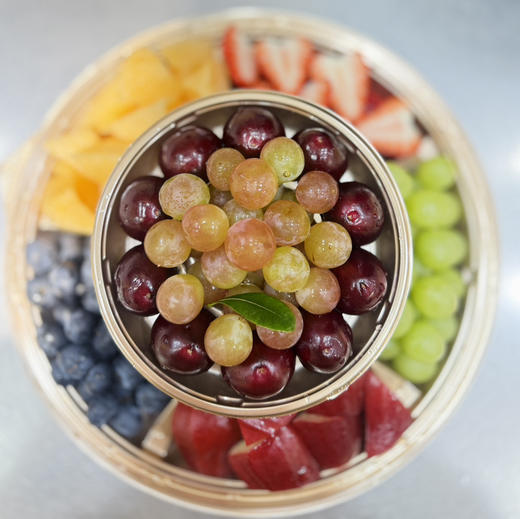 春日限定双层豪华果切 水果当时随机 需定制联系客服 商品图0