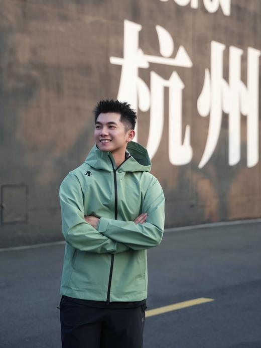 点此购买 迪桑特春秋季男女款户外硬壳全压胶连帽冲锋衣 kk 341967 商品图4