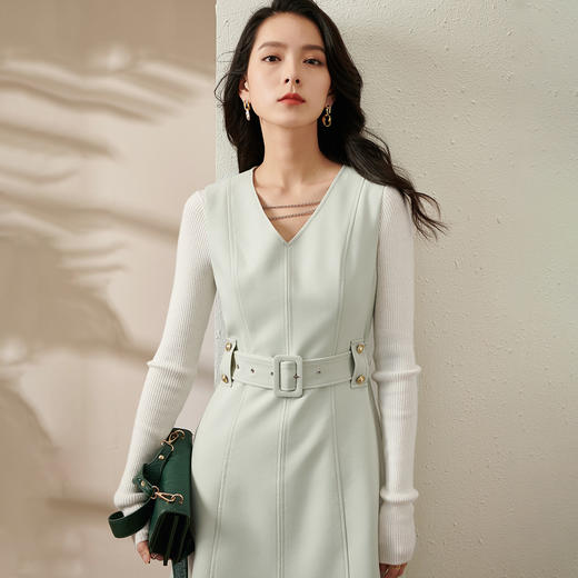 剩S/M/L/XL 芳外新款V领背心裙新款V领高腰收腰款无袖背心连衣裙8T21CL1936 商品图1