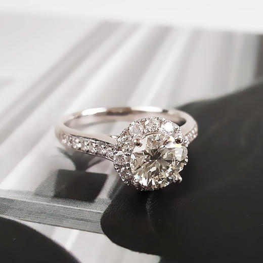 明牌珠宝AU750白金经典时尚四爪款1.0克拉钻石戒指13号（戒圈可改）280226HSD52 商品图3