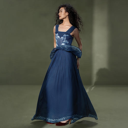 【林栖设计小店】植物染色|手工植物蓝盘绳绣花收腰显瘦2026夏新款连衣裙1962050 商品图1