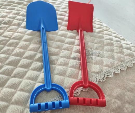 💰9.9元 🉐2把『挖沙铲』史上zui结实的铲子 暑假🉐👉1把平头铲➕1把尖头铲 🔆夏日必备出游神器，强烈推荐！ ✅⚡️一体注塑成型光滑无毛刺 ✅特别厚实质量很绝❗️超耐造❗️ 商品图3