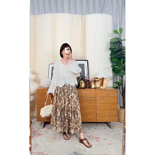 售罄不补｜摩纳哥之旅100天然亚麻V领法式长袖小衫 镂空刺绣重磅工艺 南法氛围感 商品图2