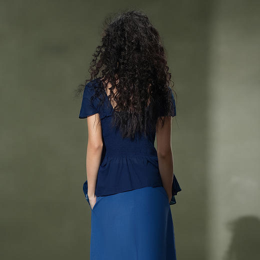 【林栖设计小店】植物染色|手工植物蓝盘绳绣花修身2026夏新款婴儿棉衬衣1962023 商品图3