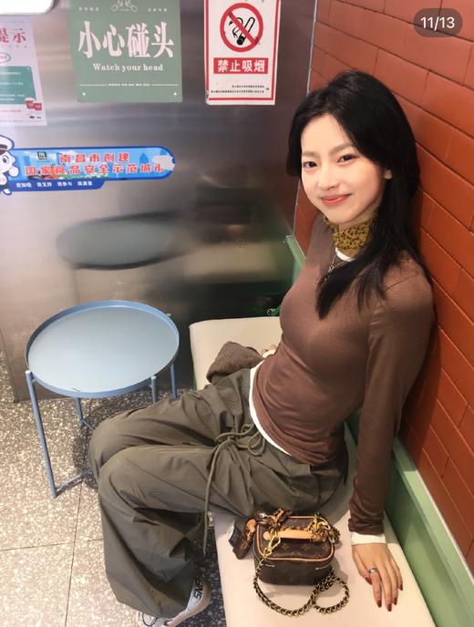 点此购买 Lulu露露Hold Tight地奥‬利兰精莫‬代尔女士圆‬领长袖打底衫 ye 341906 商品图11