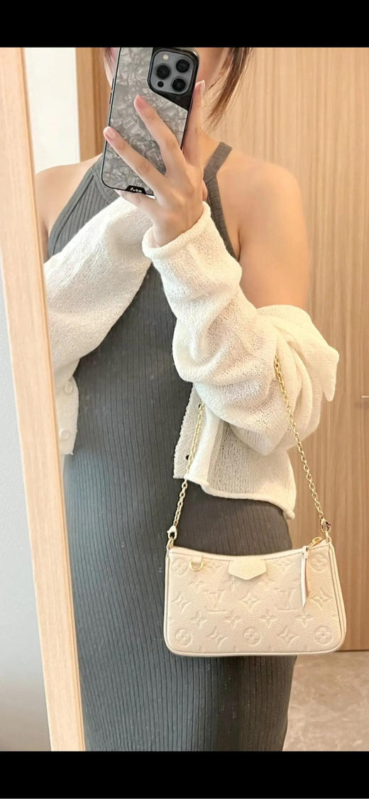 LV EASY POUCH 白色 压纹牛皮 斜挎包 商品图4