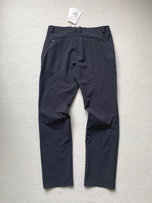 点此购买 可隆春秋季男士防泼水都市户外软壳全压胶商务长裤 bk 341894 商品图4