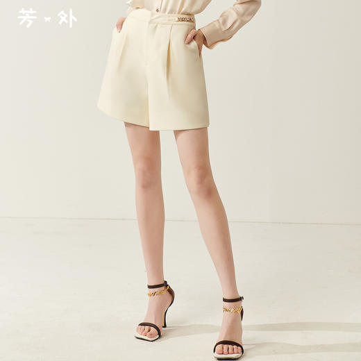 芳外新款质感百搭高腰A字型短裤挺括米白色休闲裤女8T23AH0221 商品图0