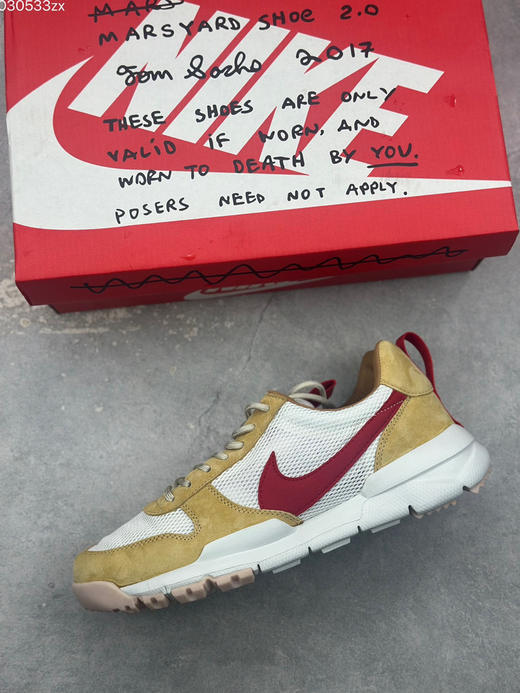 春季特惠💰340 Tom Sachs x NK Craft Mars Yard 2.0 联名宇航员神游太空百搭休闲运动透气慢跑鞋 “复古做旧黄红勾” 权志龙同款 商品图2