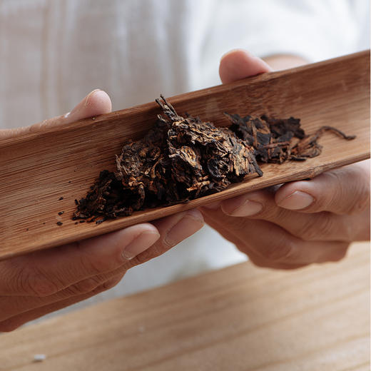 云南临沧智德鸿昌2401【锦年】普洱茶熟茶357g/饼 商品图2