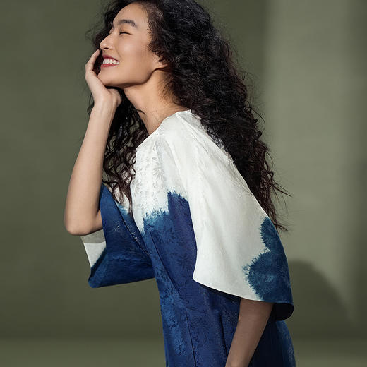 【林栖设计小店】植物染色|手工植物蓝金线提花宽松百搭2026夏新款连衣裙1962052 商品图2