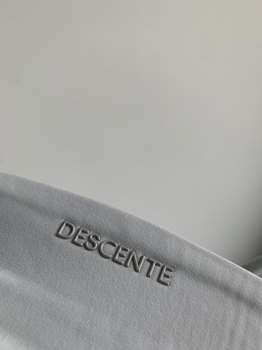 点此购买 迪桑特TRAINIBG综训运动加绒男士梭织压胶外套 bk 341887 商品图12