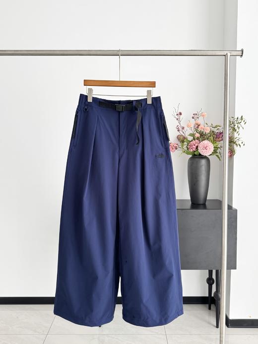 点此购买 北面春秋季女士防风防泼水脚口可收可松休闲长裤 bk 341872 商品图3