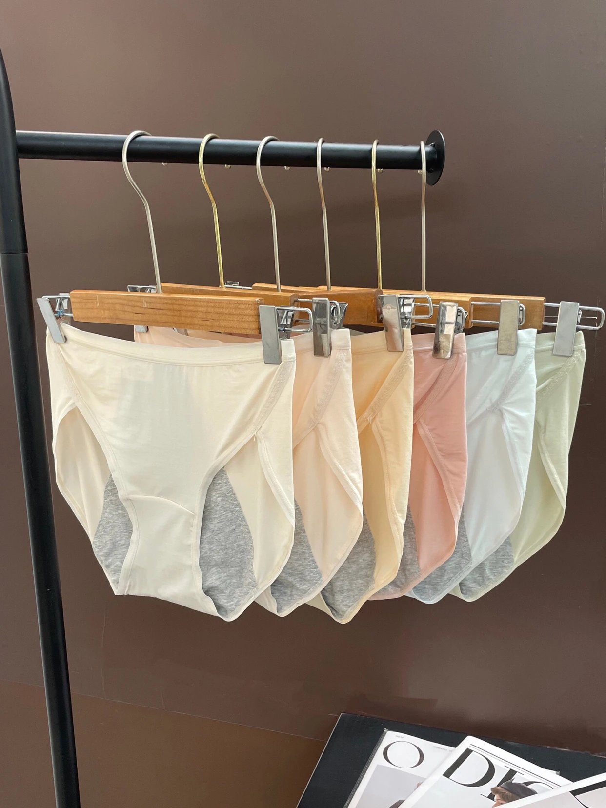 到手4件！【蕉N家姨妈期防侧漏生理裤】柔软亲肤又透气，给私密处最温柔的呵护WD