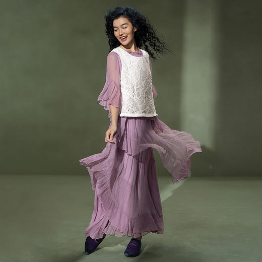 【林栖设计小店】手工摇花|瓷白刺绣蕾丝优雅百搭2026夏新款宽松吊带背心1962047 商品图4