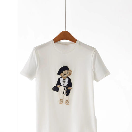 「高货yn」全新升级【铂金会员174/天猫229/差价55】(03024)洛诗琳气质立体刺绣T恤2026春夏新款正肩小熊图案短袖上衣 商品图1