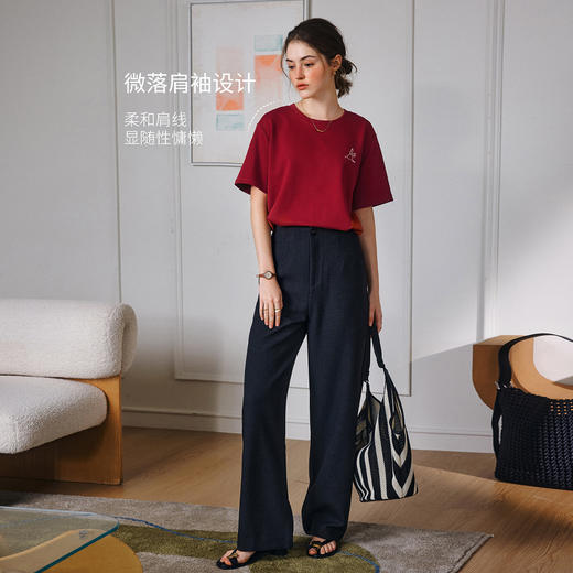 欧芮儿2026年新款夏季红色绣花设计感圆领宽松短袖休闲简约T恤女 商品图2