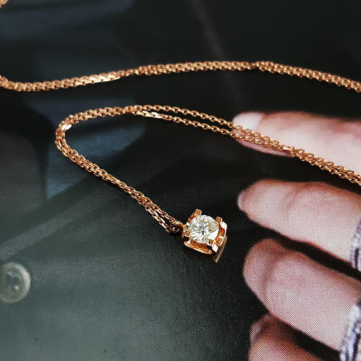 周大福AU750玫瑰金时尚简约0.153克拉钻石吊坠项链46CM（长度可调节）120226TJ56 商品图3