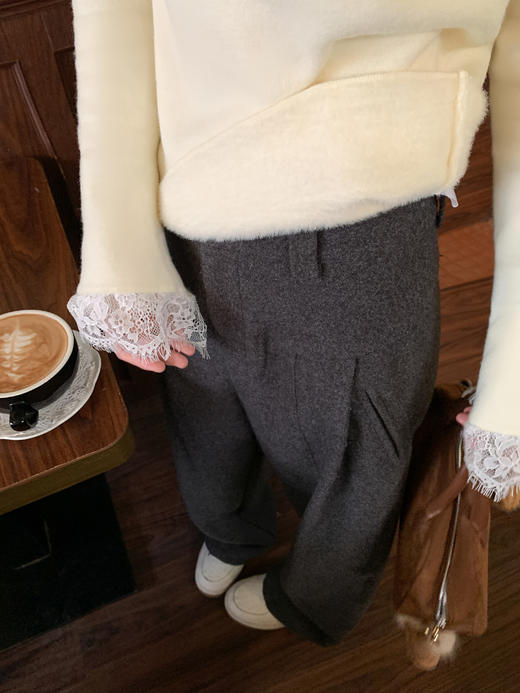 【129元任选2件】现货！ 法式v领杏色加绒针织衫 商品图8