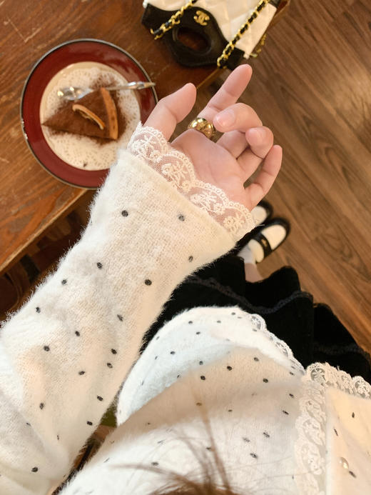 <曾小咸推荐>3.13现货秒杀 ！微信超特价！韩系蕾丝边波点v领针织衫 日常159.99 立减80 秒杀79.99！！蕾丝边蛋糕裙  秒杀69.99！ 商品图7