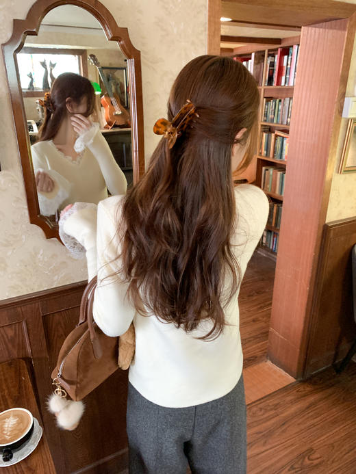 【129元任选2件】现货！ 法式v领杏色加绒针织衫 商品图7