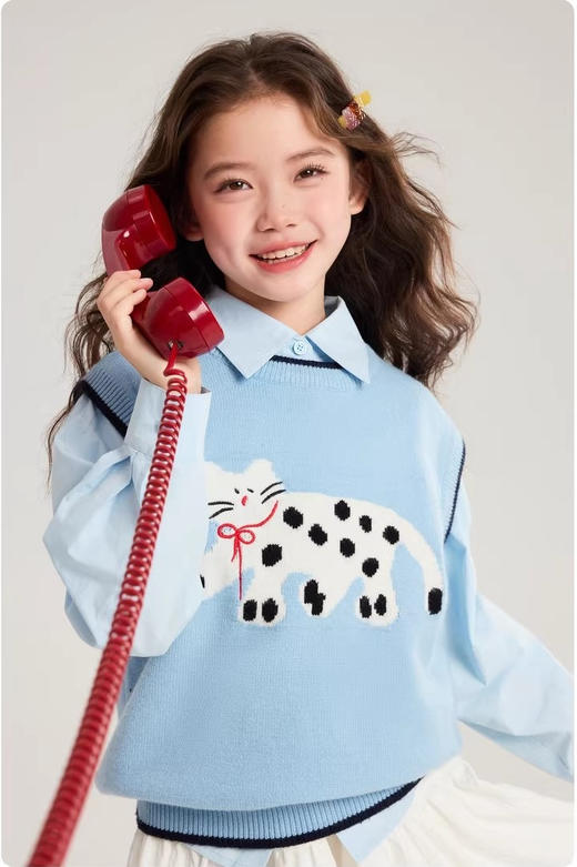 春款首发❗️【吉米故事 春日新款衬衫&马甲系列】来喽！直击心灵的慵懒感👀一眼沦陷🔍 🍂洋气的针织卡通马甲设计满满，增加亮点🥰搭配纯色常规衬衫上身时尚又有型👍 商品图7