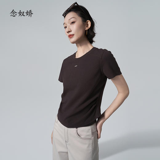 【商场同款】CNE6355 “ 软糯显瘦T恤 ” 摩卡色好穿不挑肤 粘纤材质舒爽好打理 商品图1