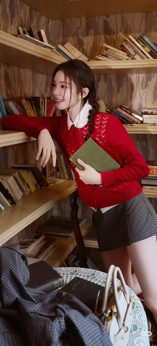 312-4 渠道圆正 刘浩存 miu蕾丝效果 羊绒针织开衫 polo翻领短袖 商品图13