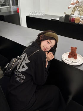 点此购买 巴黎世家春秋季男女款限定编织烫钻logo牛仔外套 md 342113