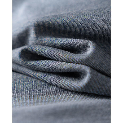 迷人香肩 莱赛尔醋酸真丝混纺 斜肩一字领长袖T恤 女神气质和舒适感一举两得 衣橱里的百搭经典款 商品图8