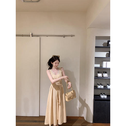 金蘑菇菇 vienne德鲁纳美术馆 / 复古气质甜 轻通勤格子连衣裙 商品图0