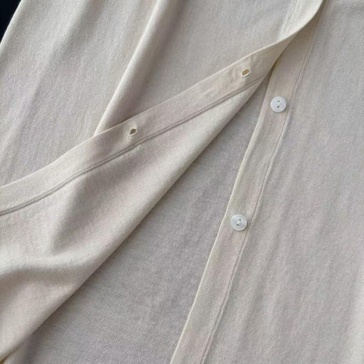 The Row原单春夏羊绒真丝无袖挂脖针织衫。 白色黑色灰色自己备注号码颜色。 商品图2