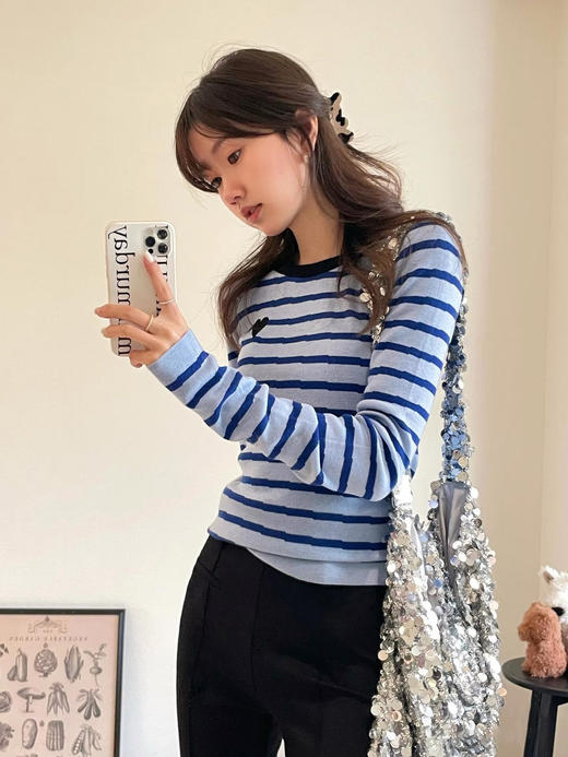 爆款3-7天发货！isabelle marran蔚蓝撞色条纹爱心刺绣针织衫JS3699342 商品图1